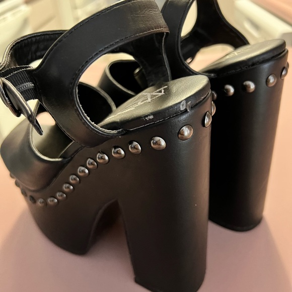 YRU studded platform - Picture 3 of 4